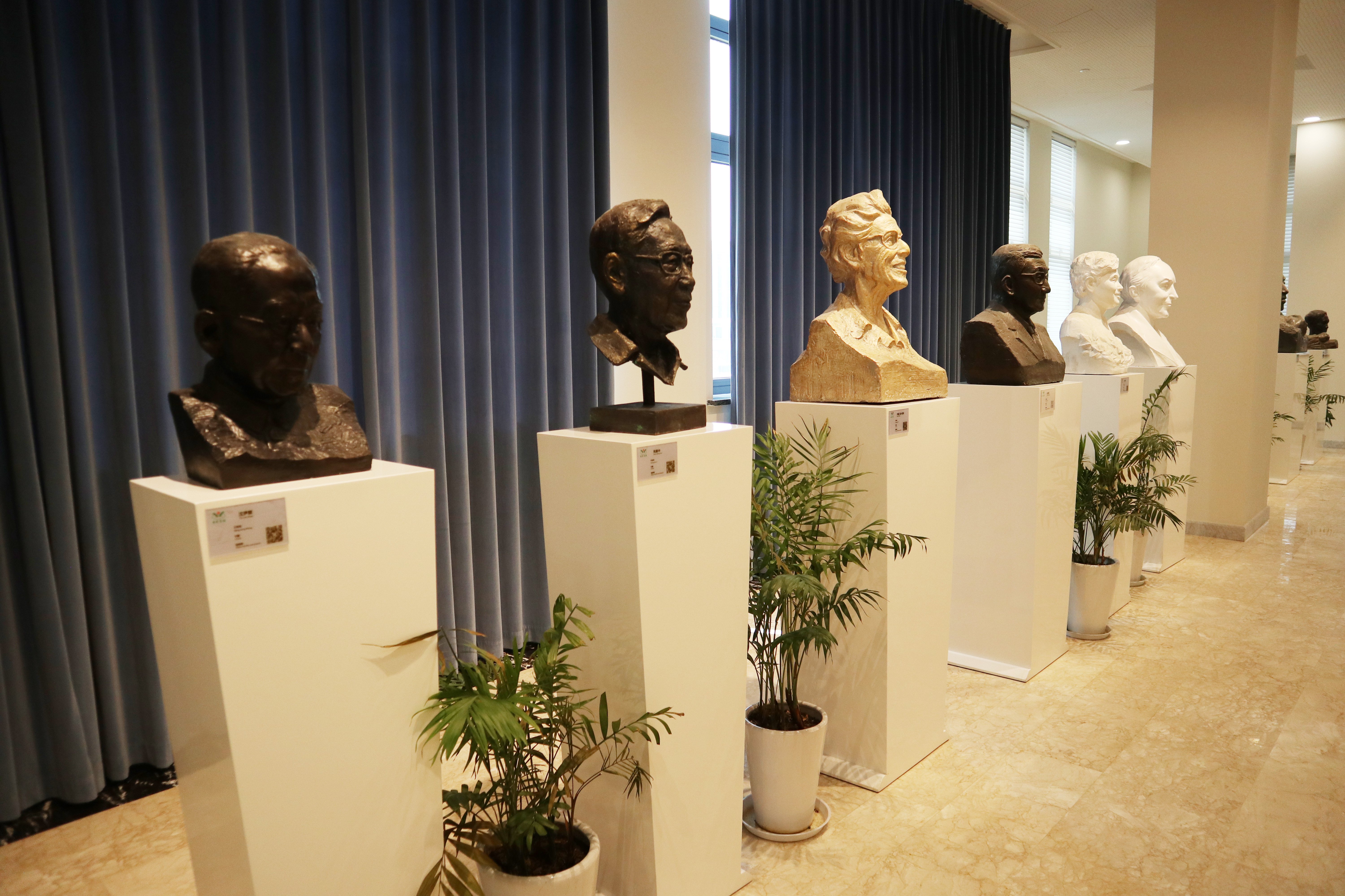 利来国际app集团：雕塑史诗，传承仁人志士的辉煌历程