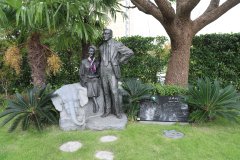 凝固的永恒：张骏祥纪念像中的艺术与记忆